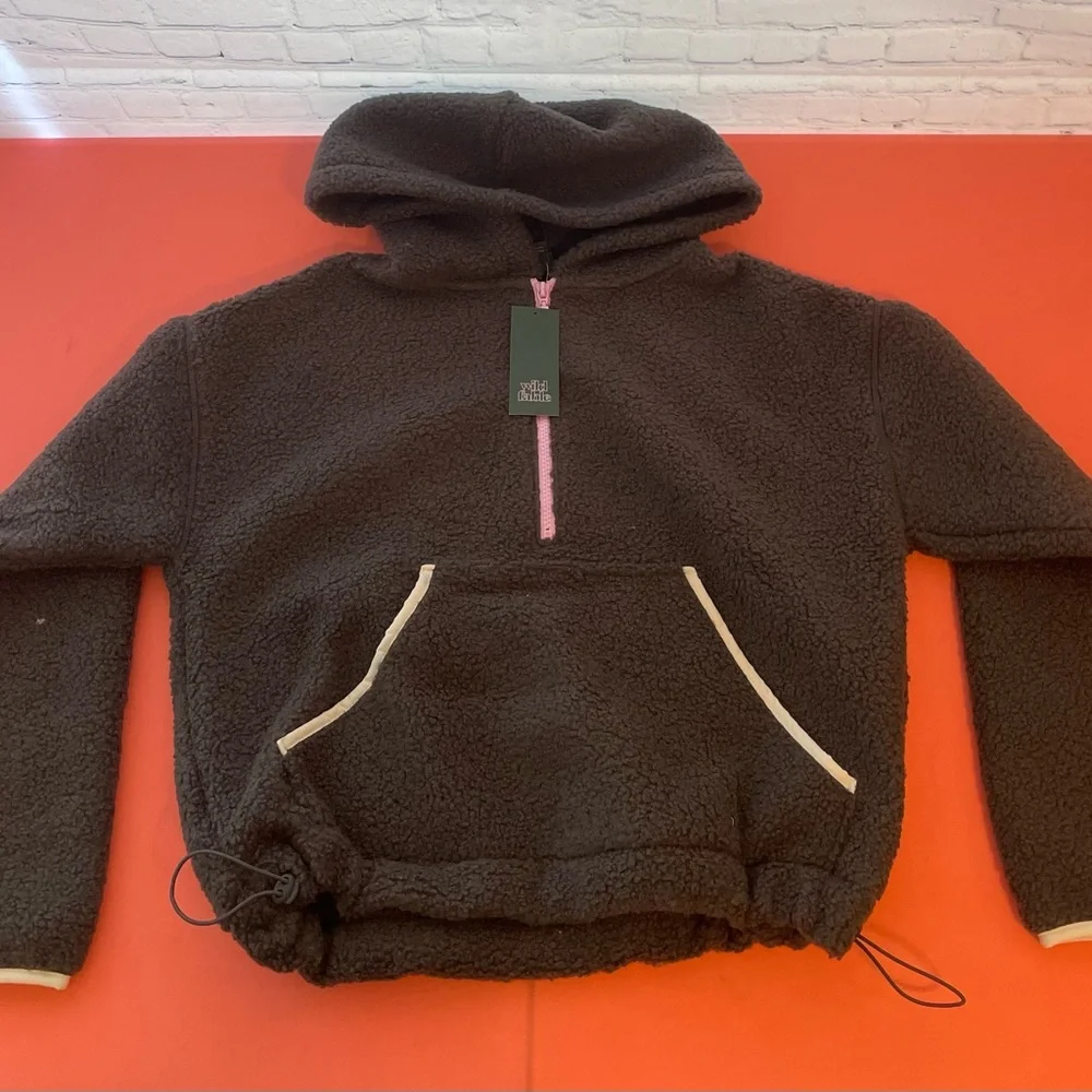 Woman’s Sherpa gray pullover jacket.  Size XS.  NWT.  With hood and kangaroo - Picture 3 of 7